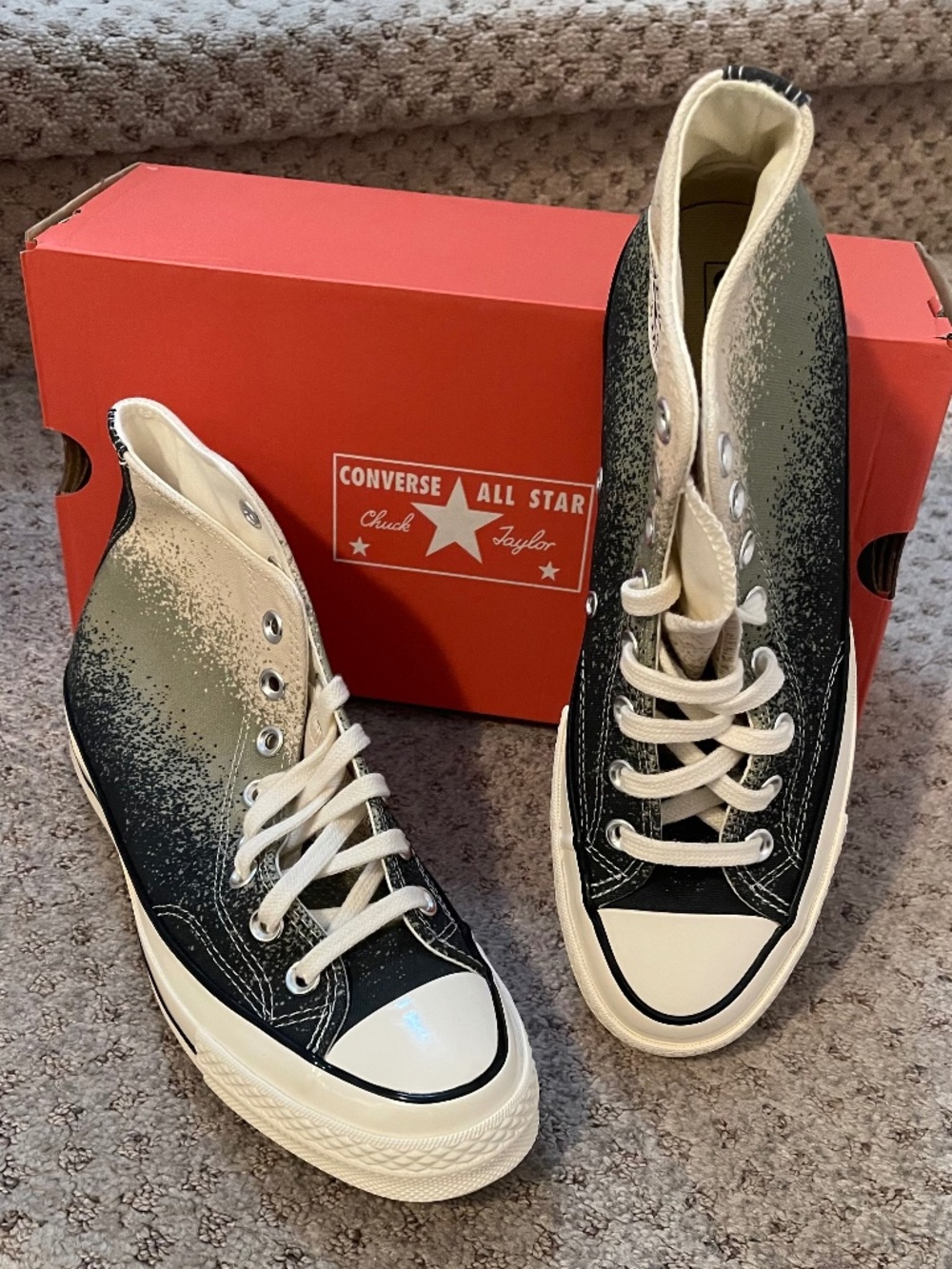 NIB size 7.5 men’s/ 9.5 women’s Converse Chuck Taylor All Star High Top Sneakers